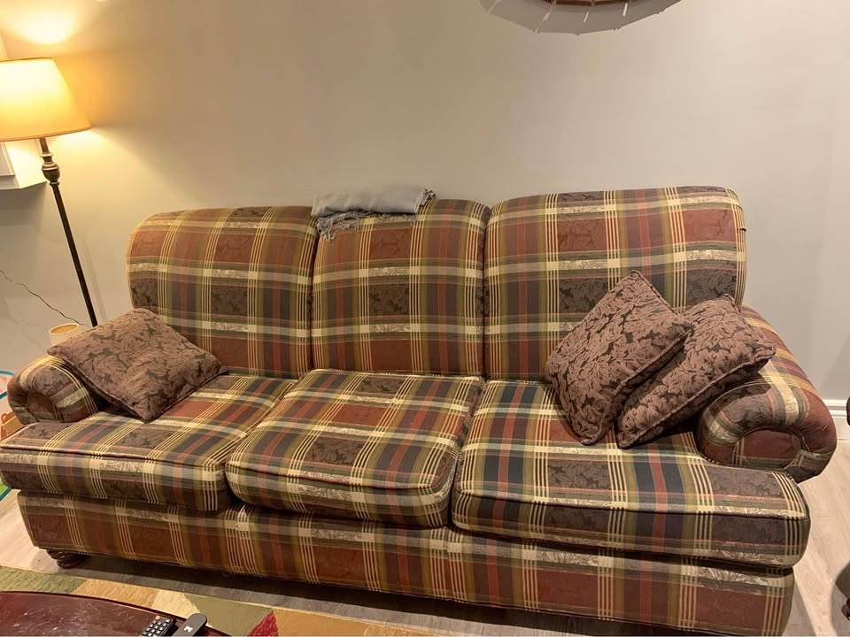 Comfy 2 pc Couch Set. Sofa & Single