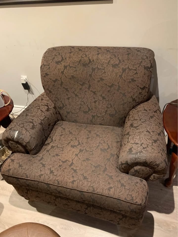 Comfy 2 pc Couch Set. Sofa & Single - photo 2