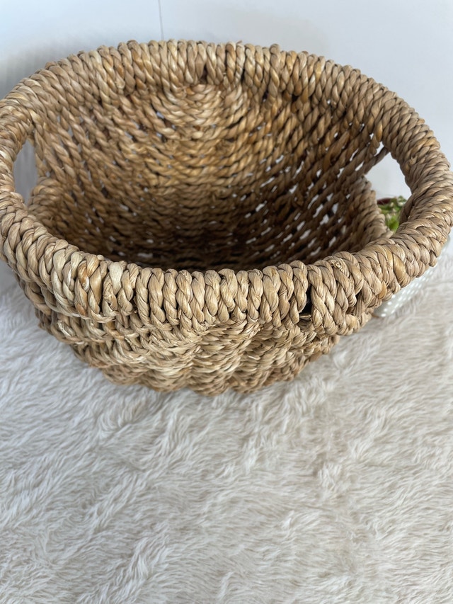 Vintage Wicker Handled Basket 9” x 9” x 11” - photo 4