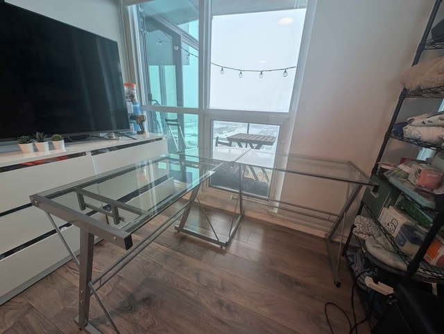 Computer desk for sale (top glass)