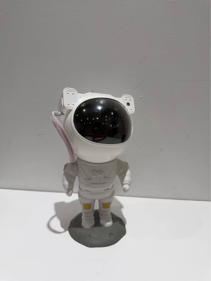✨ Astronaut Galaxy Projector – Used, Excellent Condition ✨ - photo 4