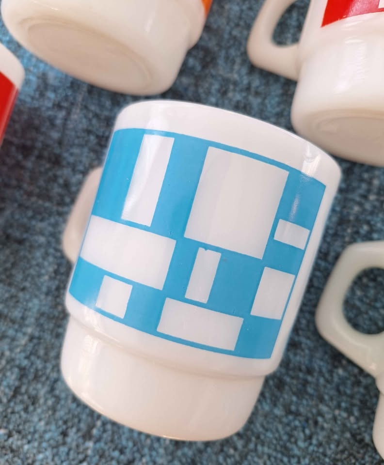 Vintage Anchor Hocking Mugs - photo 2