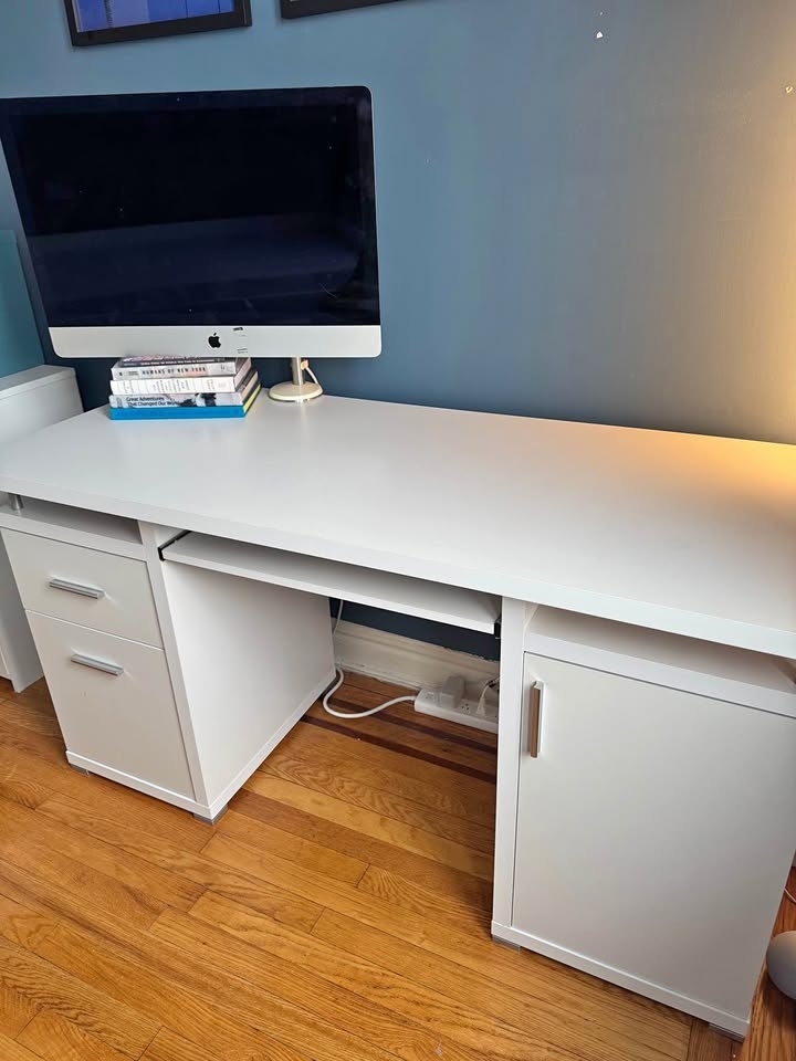 URGENT - Azayliah Computer Desk