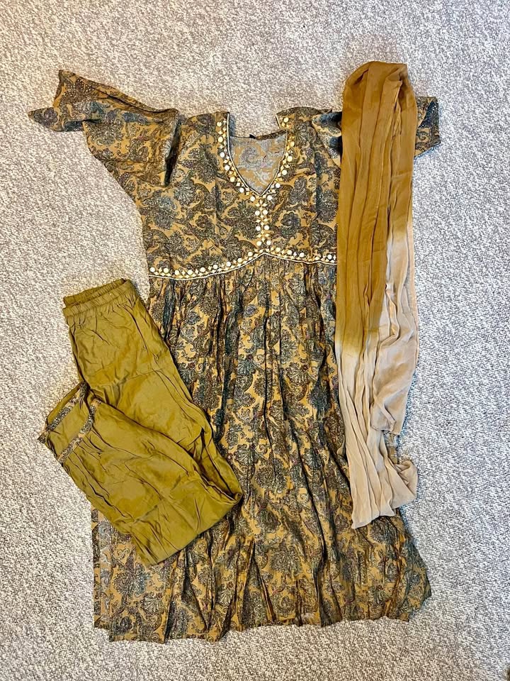 New Indian Suit - 3 Piece Set - Size XXL (44)
