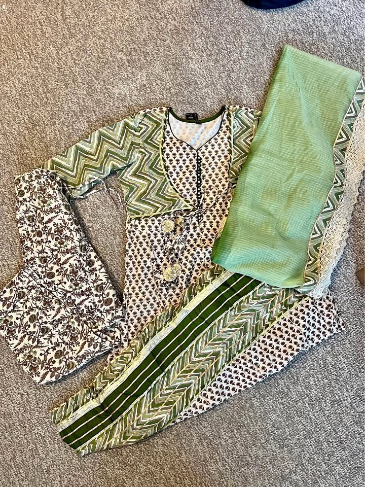 Brand New Indian Suit – 3 Piece Set - Size XXL (44)