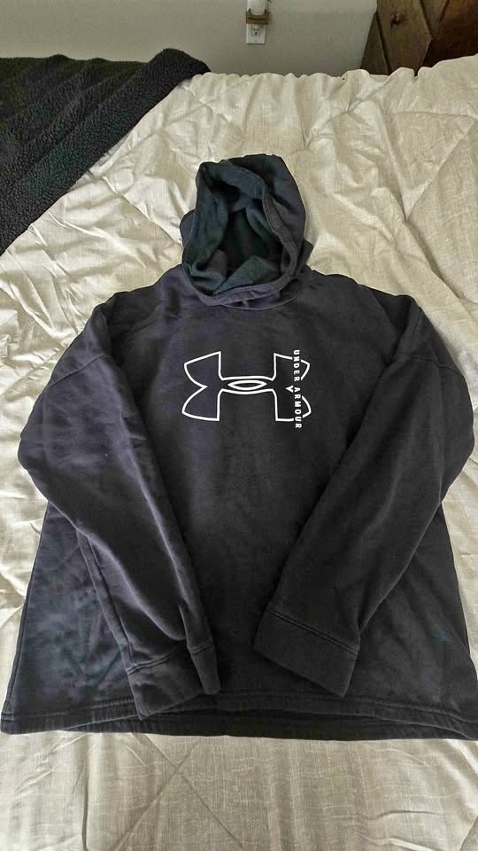 UA Under Armour Sweater (Lg)