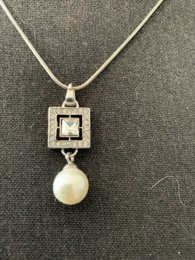 Elegant Faux Pearl Necklace - photo 2