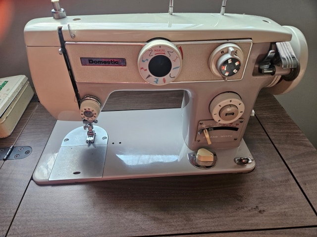 Vintage Domestic Sewing Machine, Model 707 - photo 2