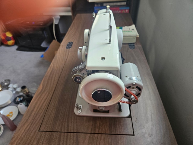 Vintage Domestic Sewing Machine, Model 707 - photo 3
