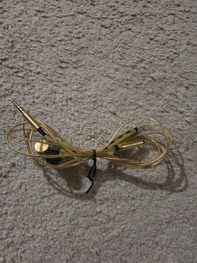 Betron ELR50 Wired Noise-Cancelling Earbuds, Great Sound