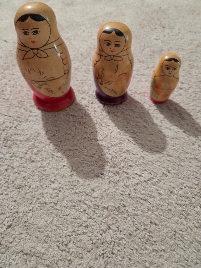 Vintage Soviet Matryoshka Nesting Dolls, 5 Pcs (3 Full, 2 Tops)