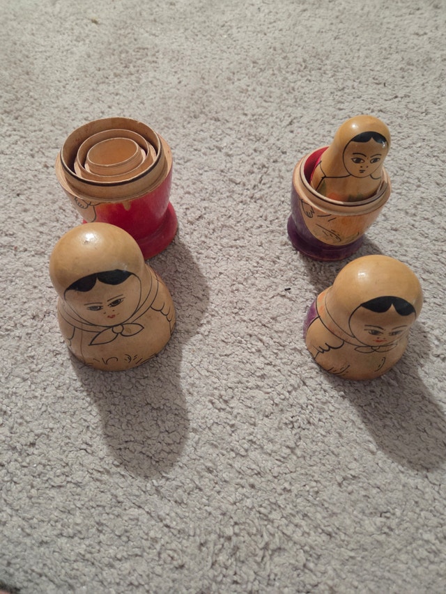 Vintage Soviet Matryoshka Nesting Dolls, 5 Pcs (3 Full, 2 Tops) - photo 2