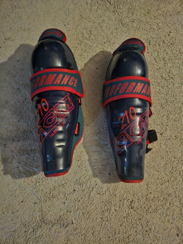 CCM Proformance Supra 210 14.5" Hockey Shin Pads
