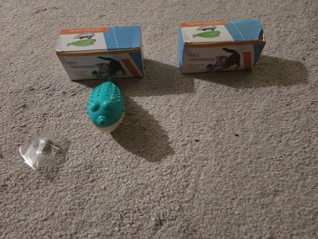 2 NEW Silicone Cat Chew Fish Toys with Catnip for Dental Health - photo 2