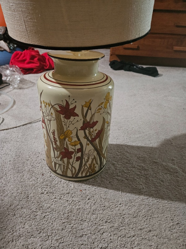 Vintage 1950s Leviton Porcelain Table Lamp, Floral Design, 33" H - photo 2