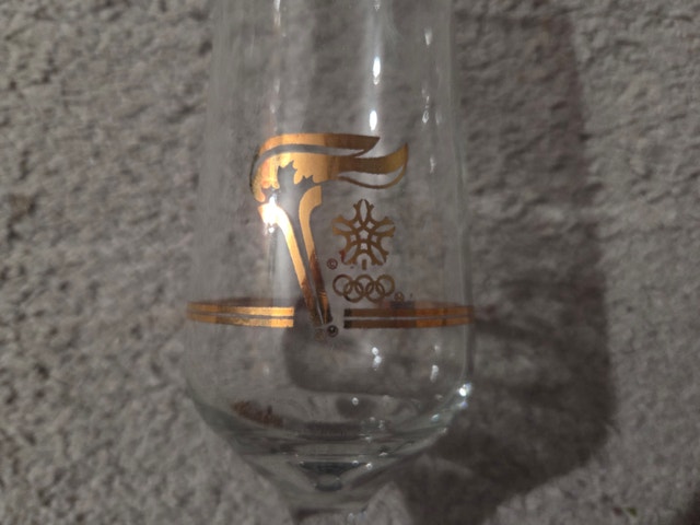 8 Vintage 1988 Calgary Olympics Champagne Flutes, 22K Gold Torch - photo 2