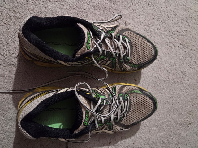 Used Asics GT-2000 Running Shoes, Size 9.5