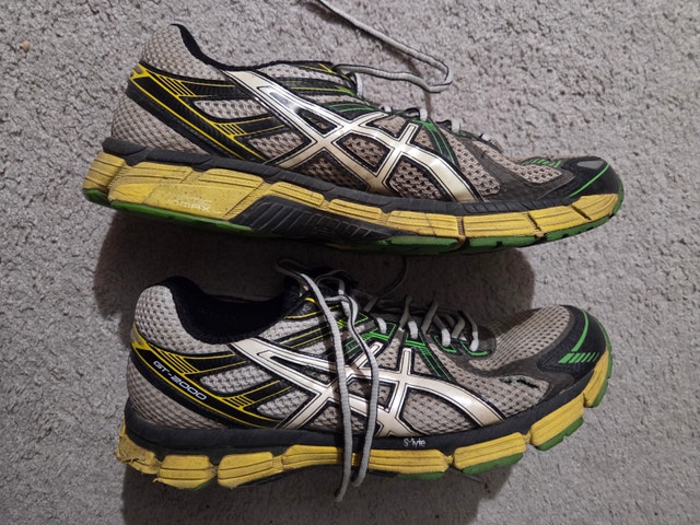 Used Asics GT-2000 Running Shoes, Size 9.5 - photo 2