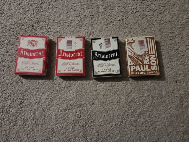 Authentic Casino Playing Cards (Bellagio, Mirage, MGM, Hooters) - photo 2