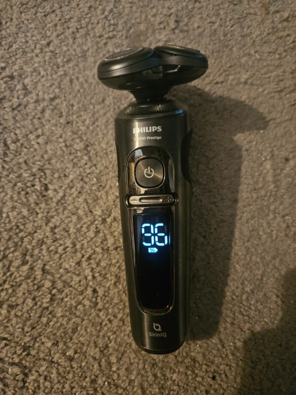 Philips SP9860 S9000 Prestige Shaver w/Wireless Charger