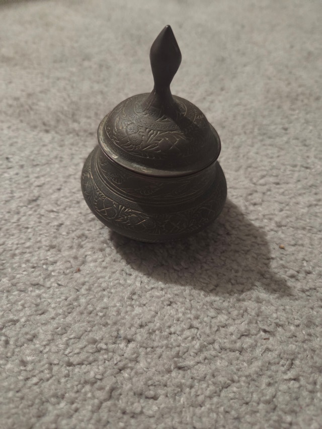 Vintage Hand-Etched Brass Kohl Pot - 250g Solid Brass