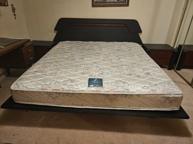 Meubles Laurier 7pc King Bedroom Set - Designer