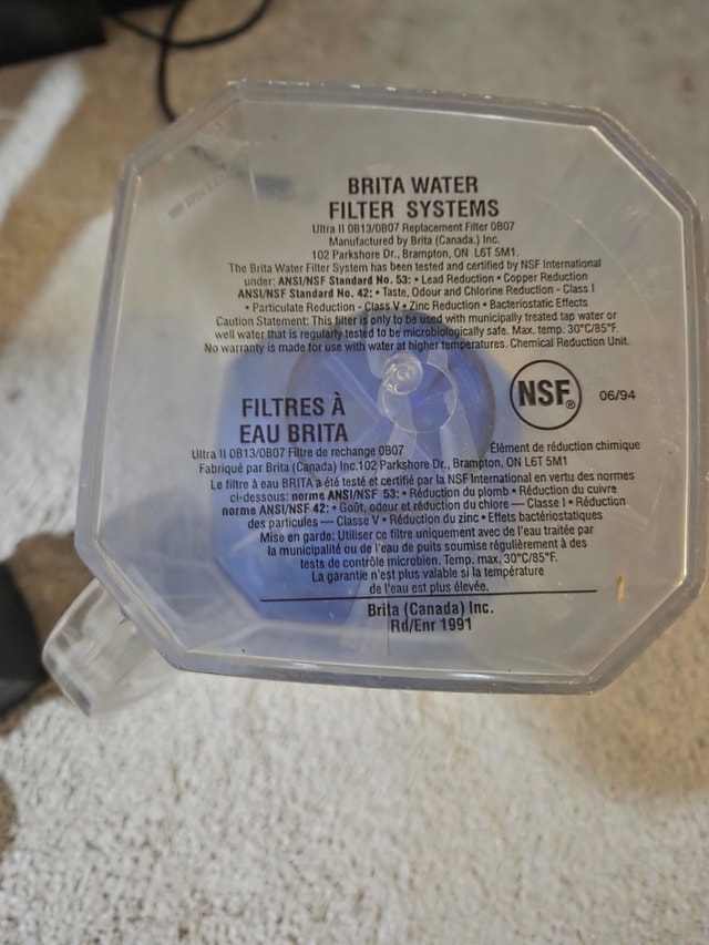 Britta Water Filter Jug w/ Filter Included, Removable Lid, VGC - photo 3