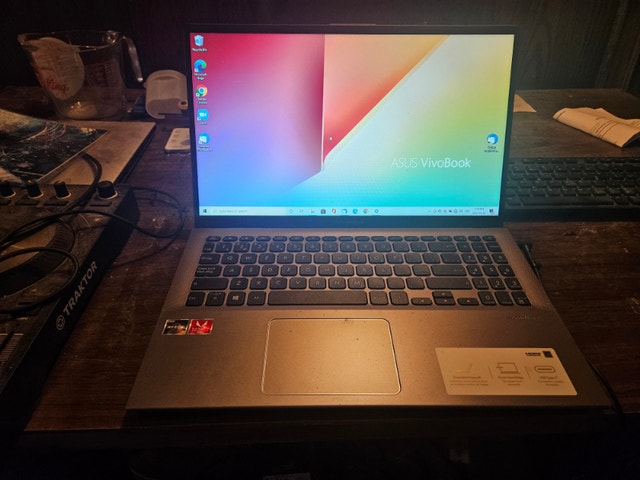 Asus Vivobook 15.6" Laptop 8GB RAM, 480GB SSD, AMD Ryzen 3 3200U