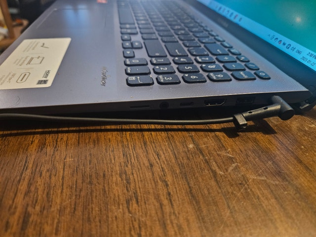 Asus Vivobook 15.6" Laptop 8GB RAM, 480GB SSD, AMD Ryzen 3 3200U - photo 3