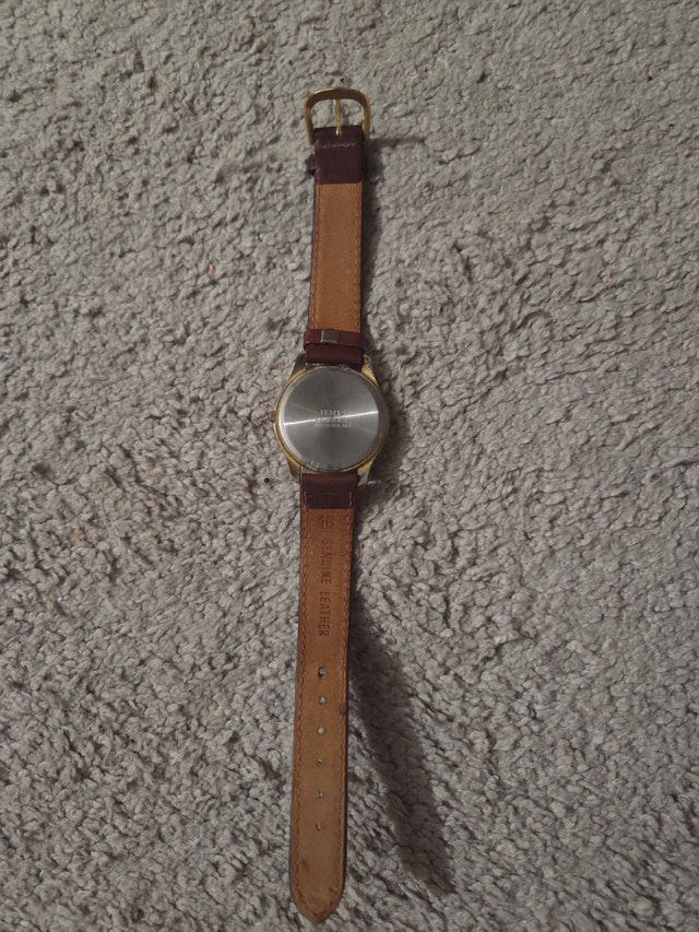 Vintage Jemis Quartz Watch, Classic Gold Tone, Leather Strap - photo 3