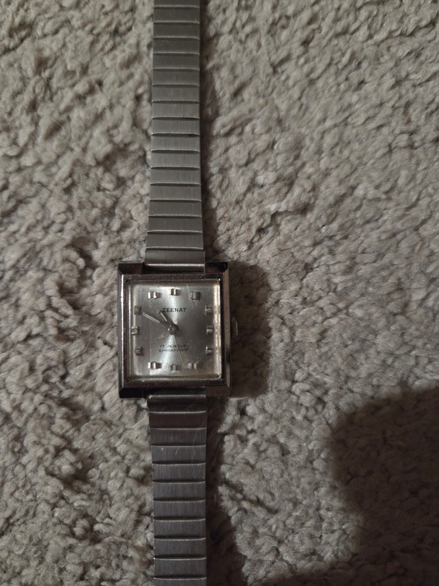 Vintage Zeenat 17-Jewel Mechanical Watch, Square Case, As-Is