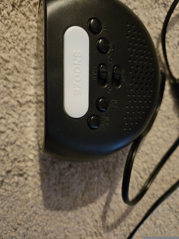Amazon Basics Digital Alarm Clock, Night Light & Battery Backup - photo 2