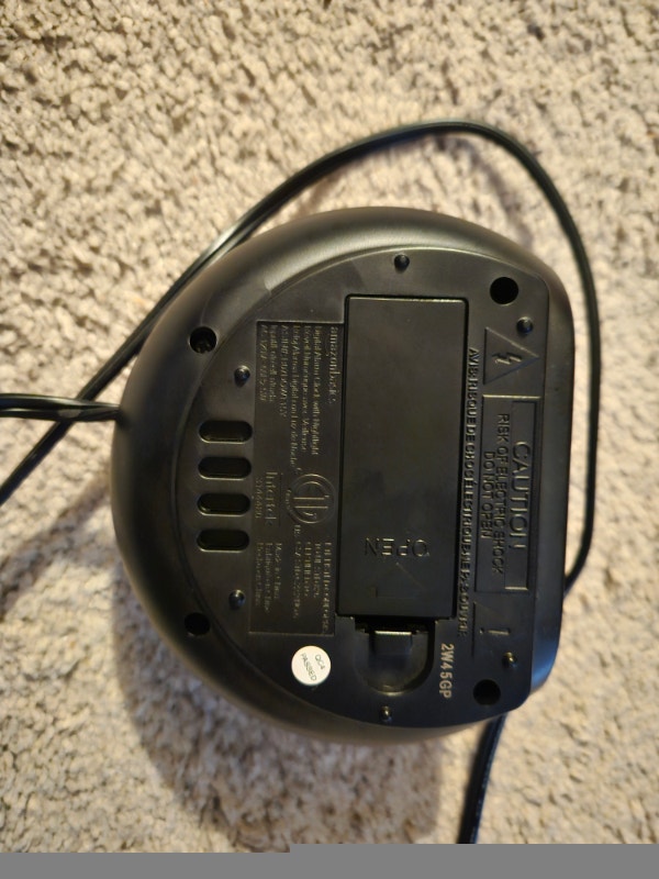 Amazon Basics Digital Alarm Clock, Night Light & Battery Backup - photo 3