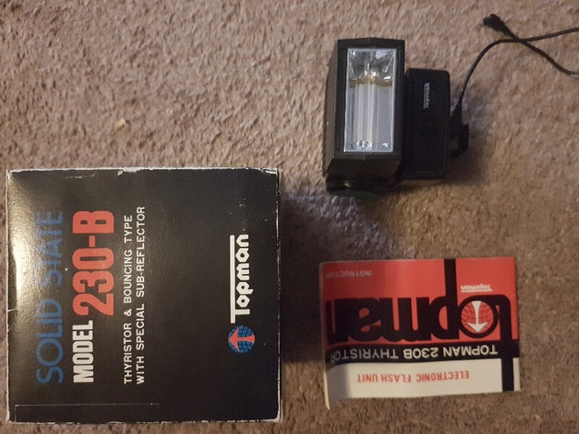 Vintage 1970s Topman 230-B Solid State Flash, w/Box & Manual