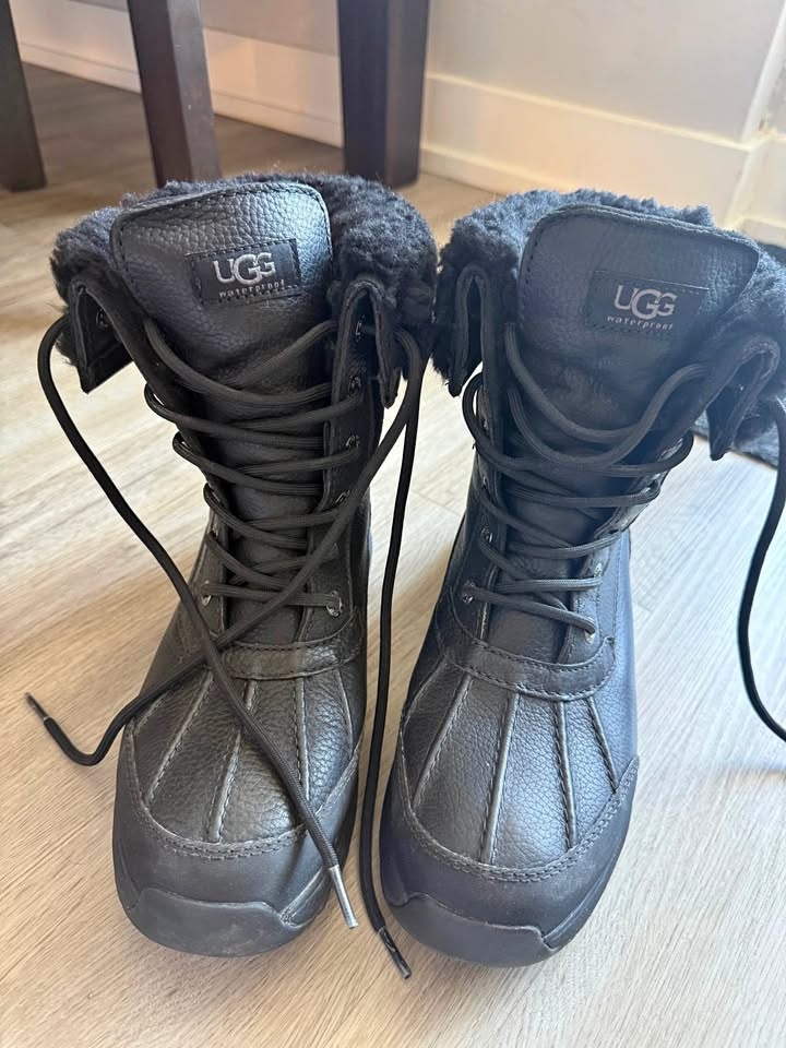 UGG Adirondack III Waterproof Boots Black - Size 8.5