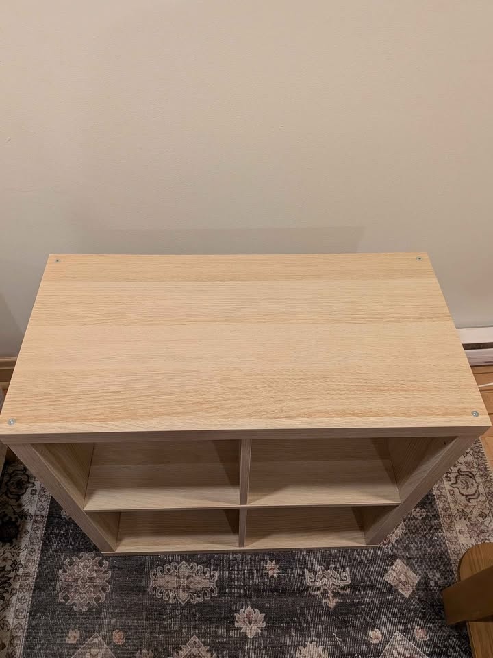 Like new IKEA KALLAX shelving unit + base - photo 2
