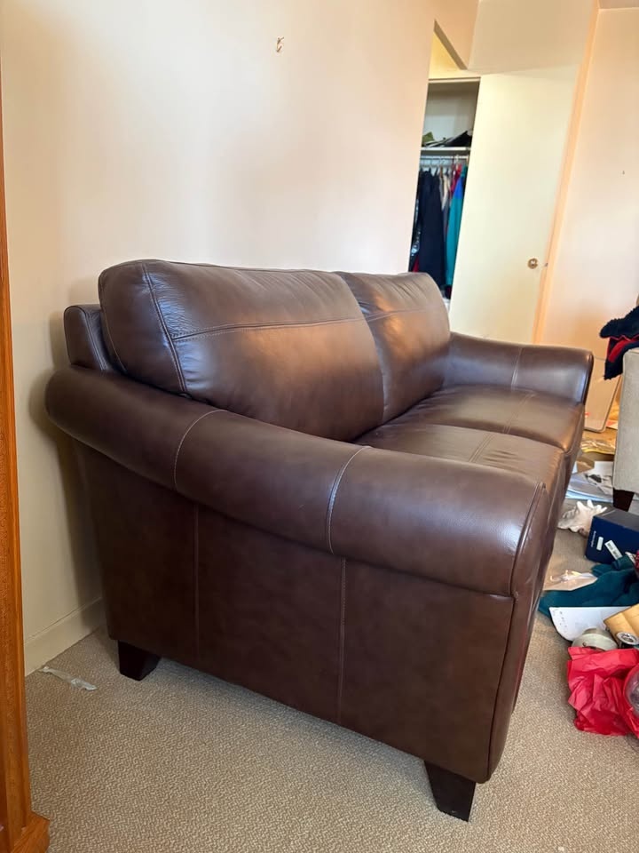 Lazyboy Genuine Leather Couch - photo 5