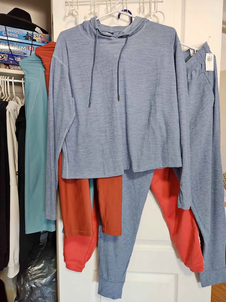 Old Navy Women’s Activewear Bundle (5 pcs) – Hooded Top, Joggers
