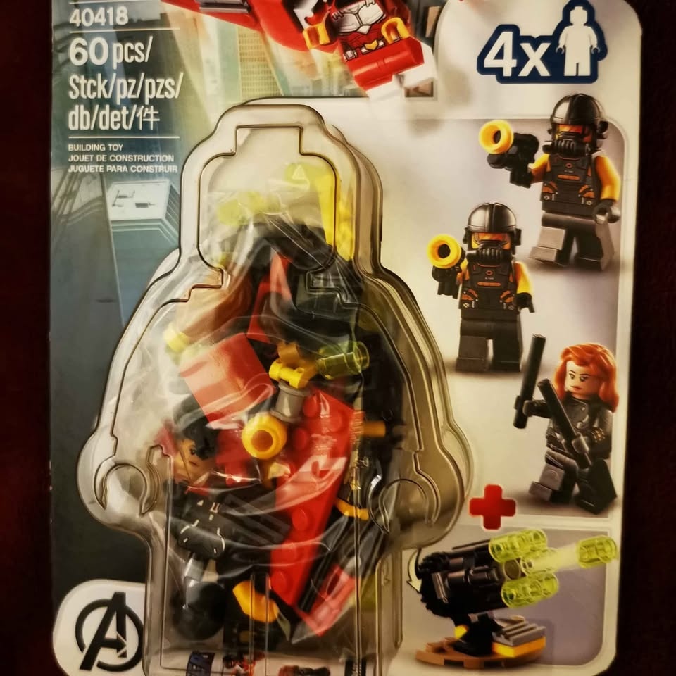 40418 LEGO Avengers Falcon & Black Widow Team-Up - photo 3