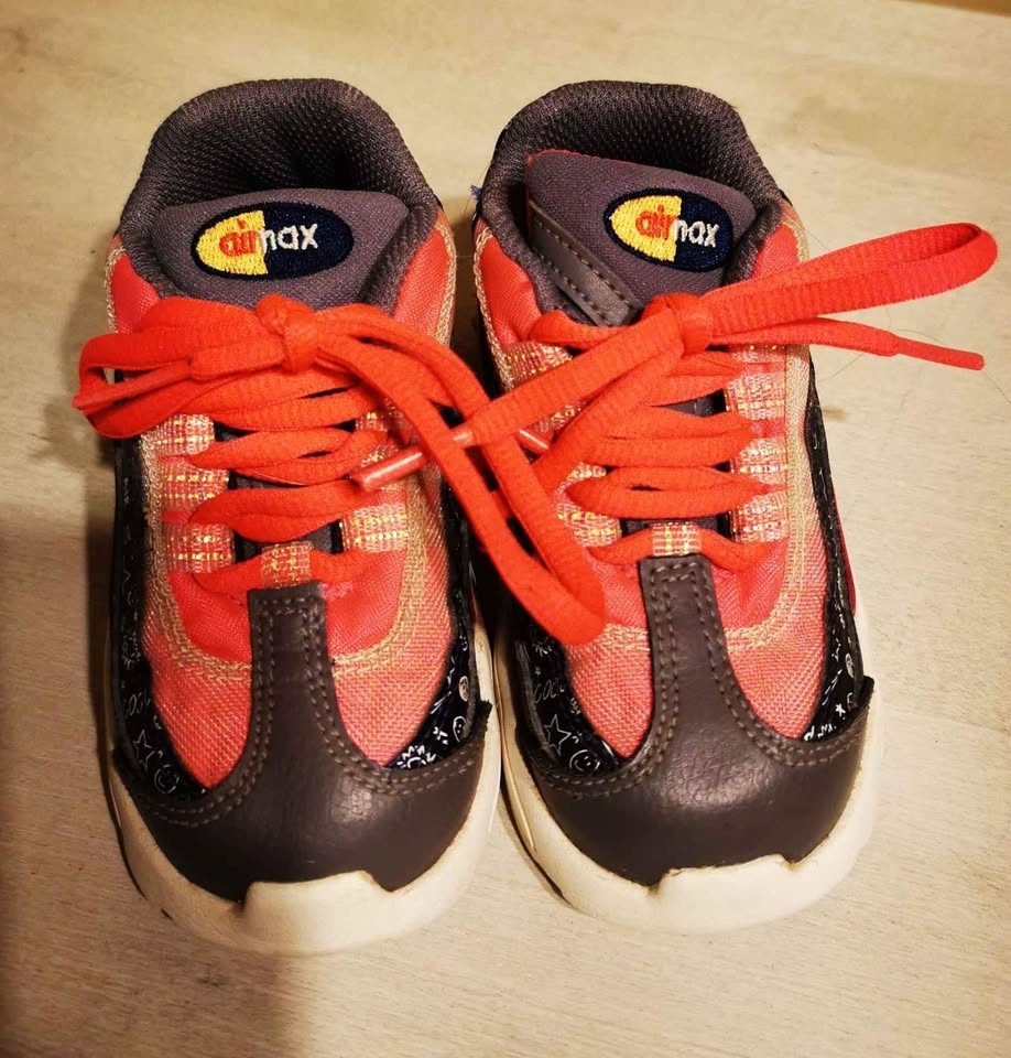 Nike Air Max Girls Runners Size 7C - photo 2