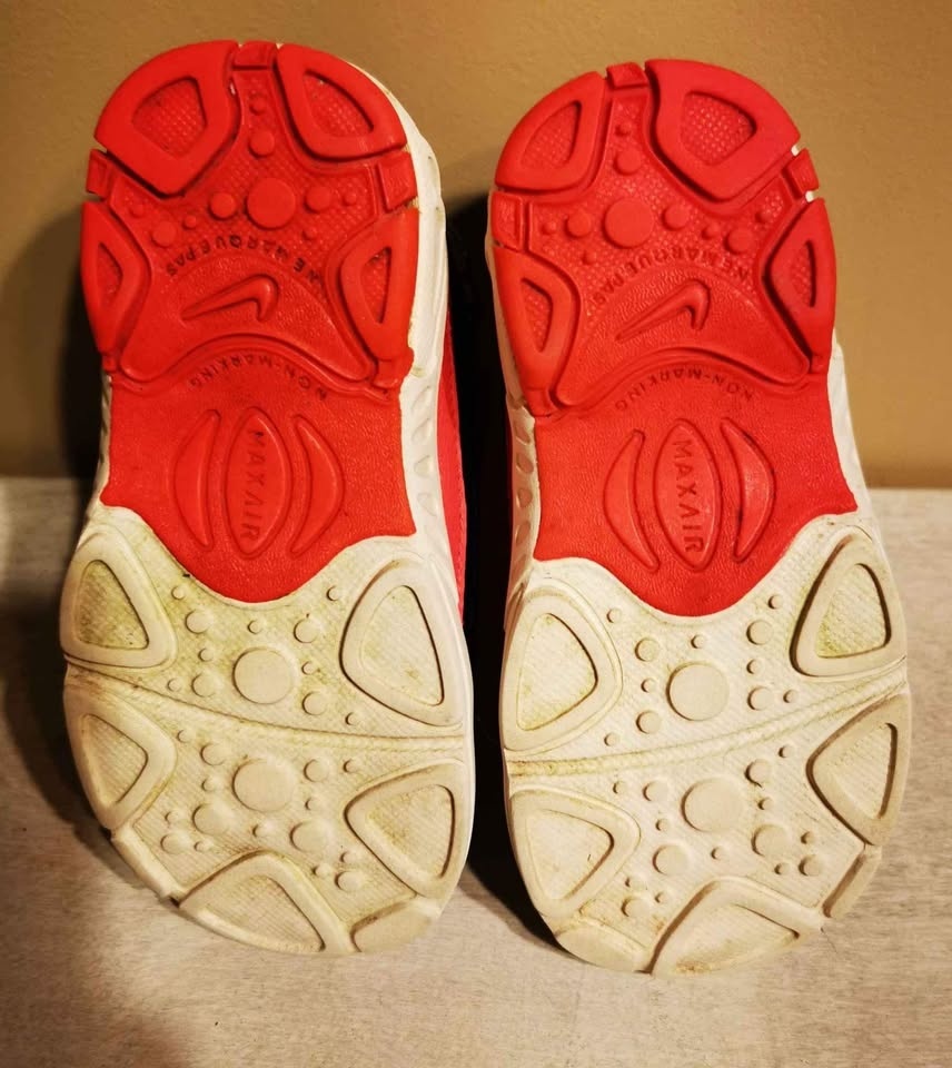 Nike Air Max Girls Runners Size 7C - photo 4