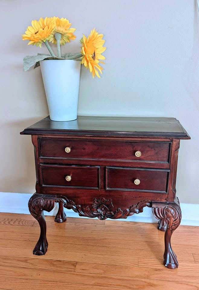 Antique Mahogany Queen Anne Side Table/Lowboy