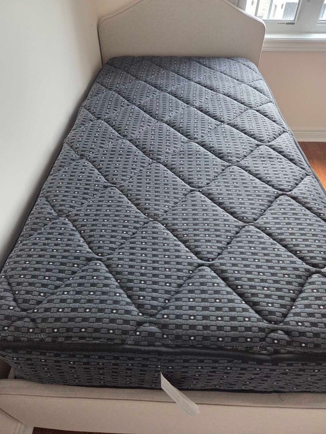 Sealy Posturepedic Twin Mattress - photo 2