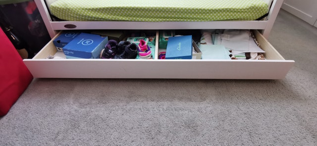 Graco 4 in 1 baby crib from Walmart. - photo 2