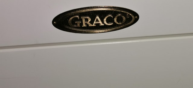 Graco 4 in 1 baby crib from Walmart. - photo 3
