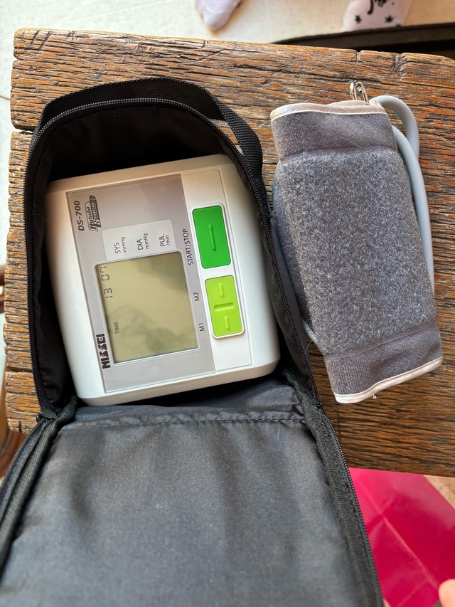 Blood pressure Monitor - photo 2