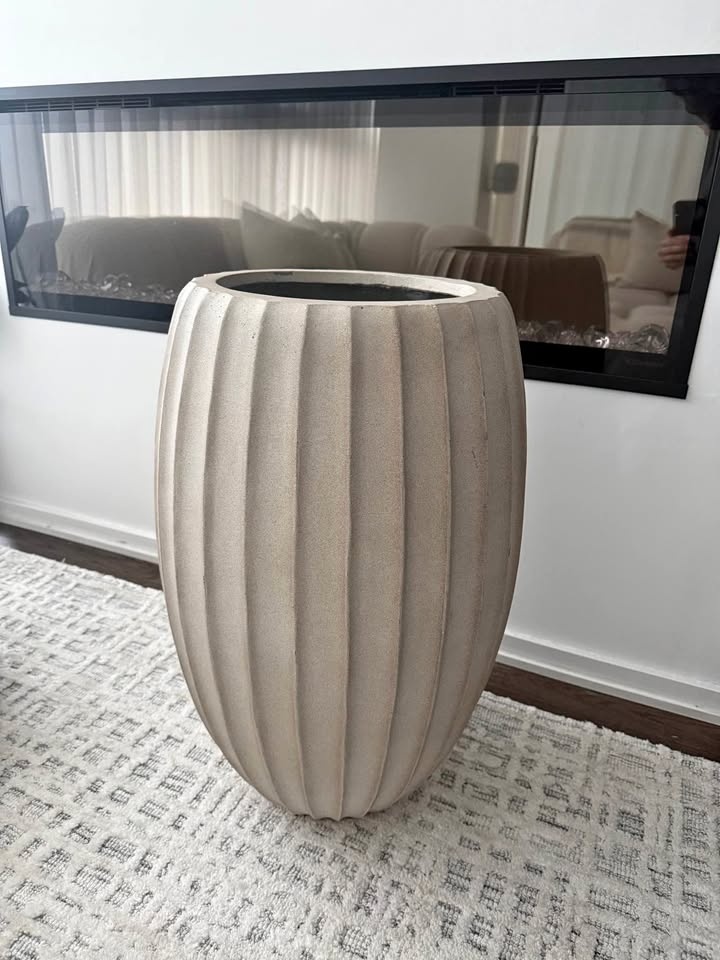 Crate and Barrel Warren Large Planter (Warm White)