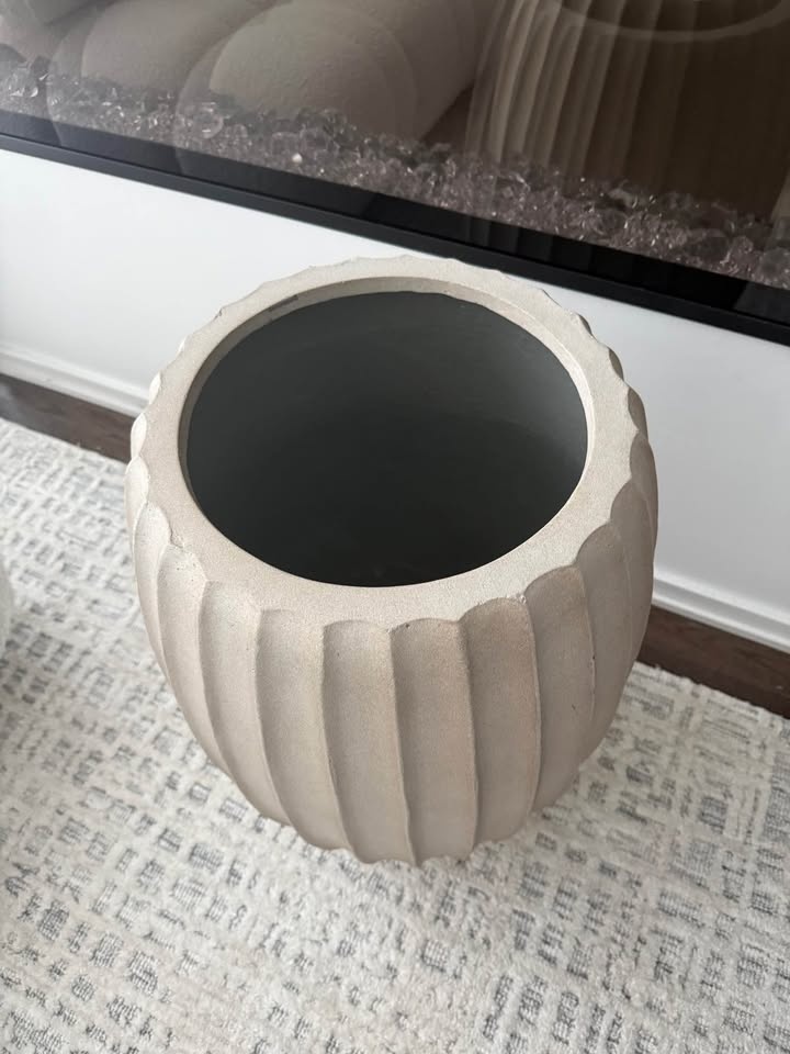 Crate and Barrel Warren Large Planter (Warm White) - photo 5