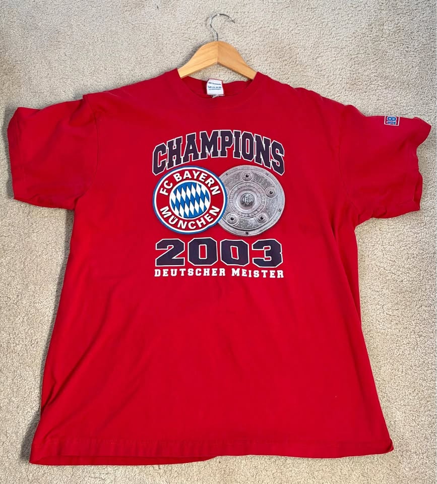 🔴 FC Bayern München "Champions 2003" Tee – Deutscher Meister