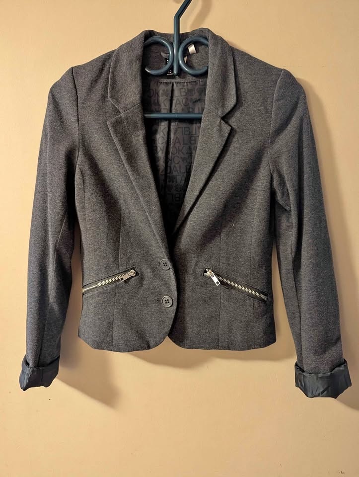 H&M Grey Cropped Blazer